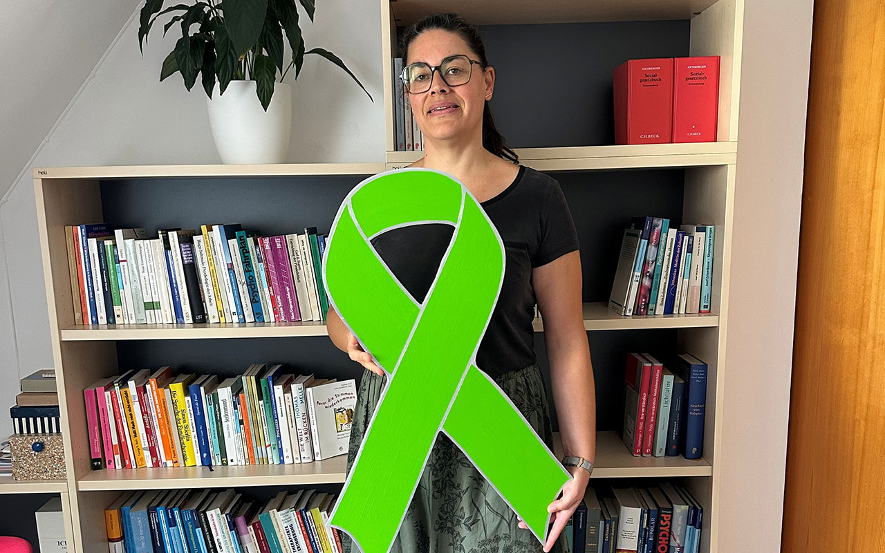 Aktion Grüne Schleife Die grüne Schleife ist das internationale Symbol für eine offene und tolerante Gesellschaft, in der wir ohne Scheu über psychische Erkrankungen sprechen können. Marlene Vogt, Beratungsstelle für psychische Gesundheit, Diakonie Passau gGmbH