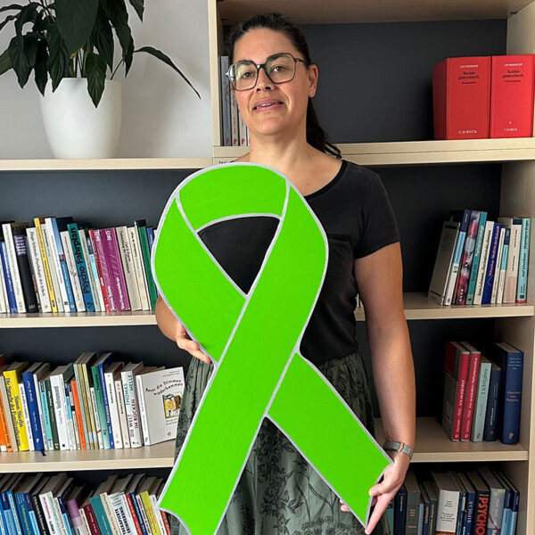 Aktion Grüne Schleife Die grüne Schleife ist das internationale Symbol für eine offene und tolerante Gesellschaft, in der wir ohne Scheu über psychische Erkrankungen sprechen können. Marlene Vogt, Beratungsstelle für psychische Gesundheit, Diakonie Passau gGmbH