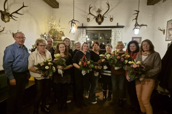 Von links: PDL Werner Hartl. Hannelore Endl, Frank Wagner, Andrea Lenz, Christine Schott, Sabrina Fußeder, Natalia Baal, Tamara Bors, Marina Schweigert, Hannelore Dafinger, Maria Eder, Christa Wensauer.