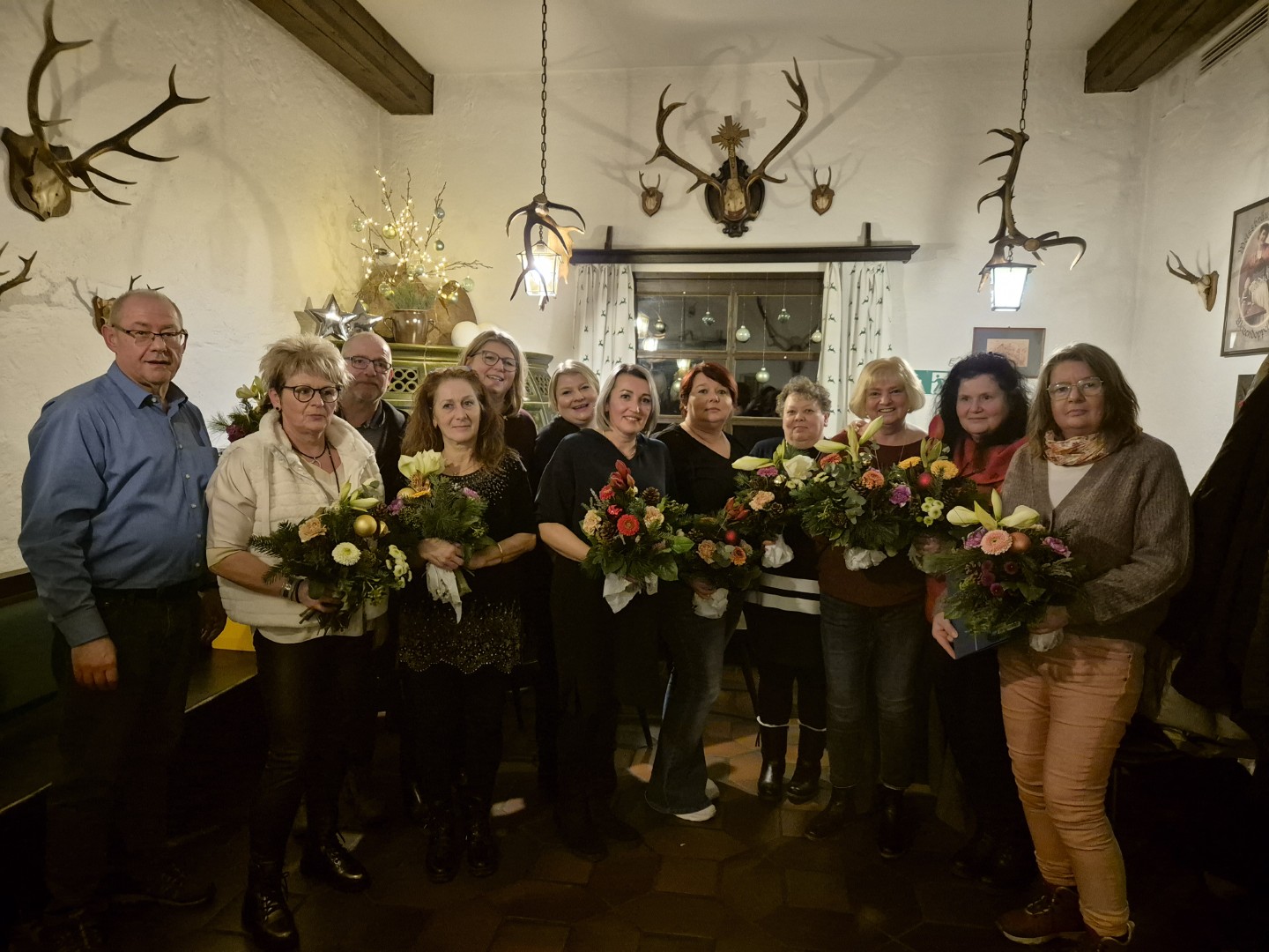 Von links: PDL Werner Hartl. Hannelore Endl, Frank Wagner, Andrea Lenz, Christine Schott, Sabrina Fußeder, Natalia Baal, Tamara Bors, Marina Schweigert, Hannelore Dafinger, Maria Eder, Christa Wensauer.