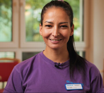 Unsere Pflegefachkraft Dilan erzählt, warum sie in der Pflege arbeitet und was sie an ihrem Beruf besonders schätzt.